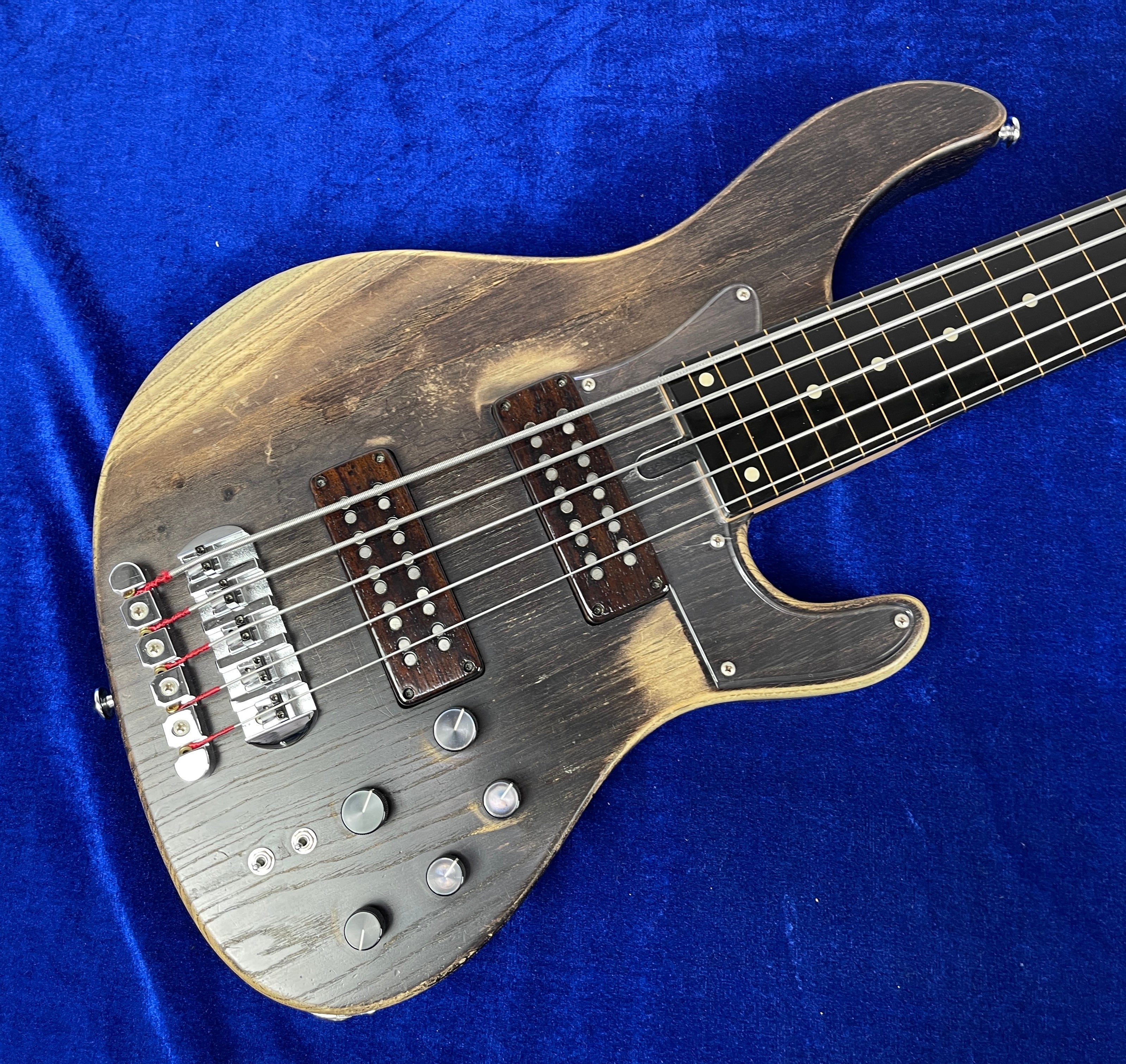 Bacchus Twenty-Four Ash5 Fretless Mod 5 string BLK-Oil w/Gig case