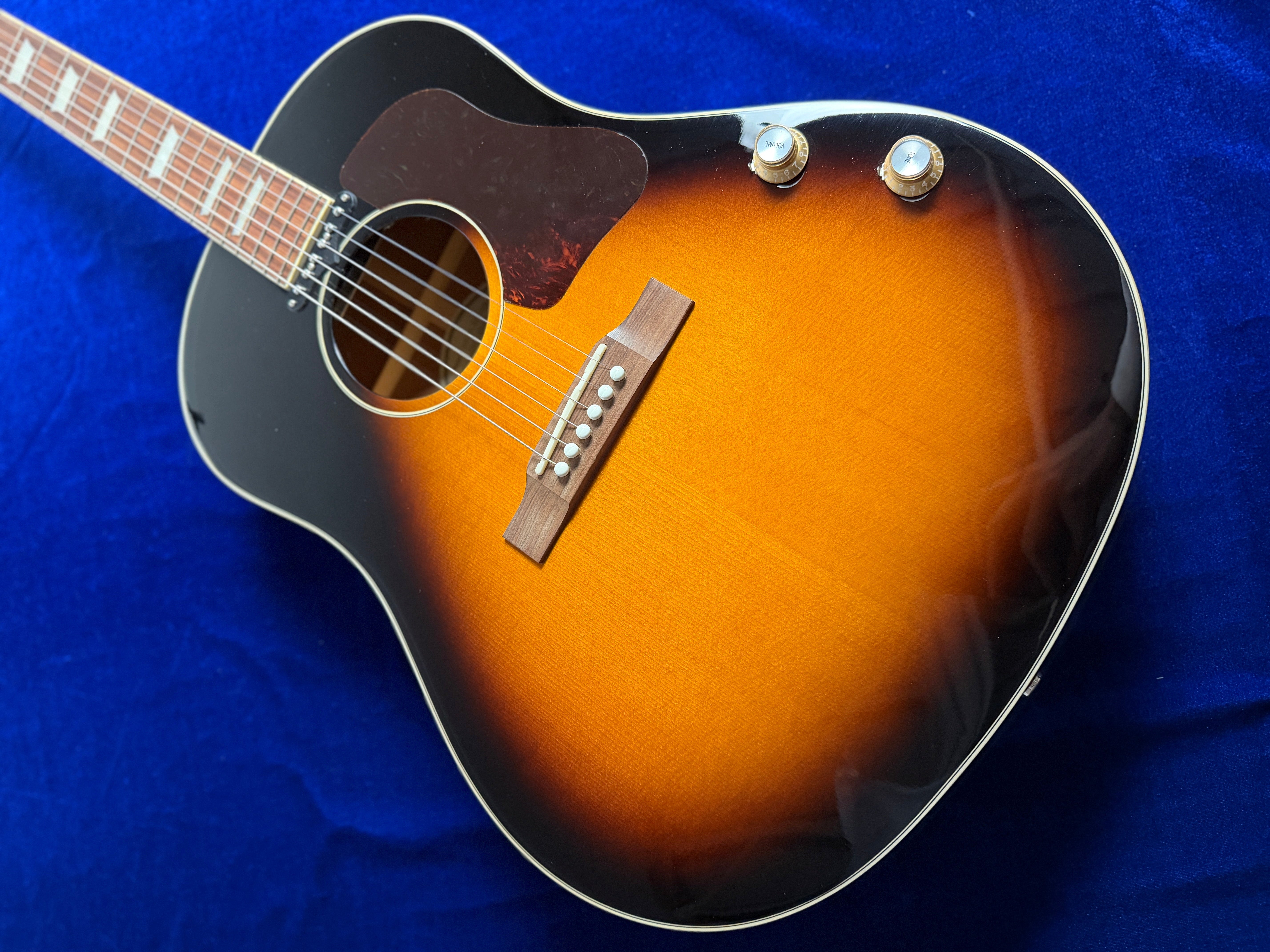 EPIPHONE Limited Edition EJ-160E Spruce body Vintage Sunburst w/Softcase