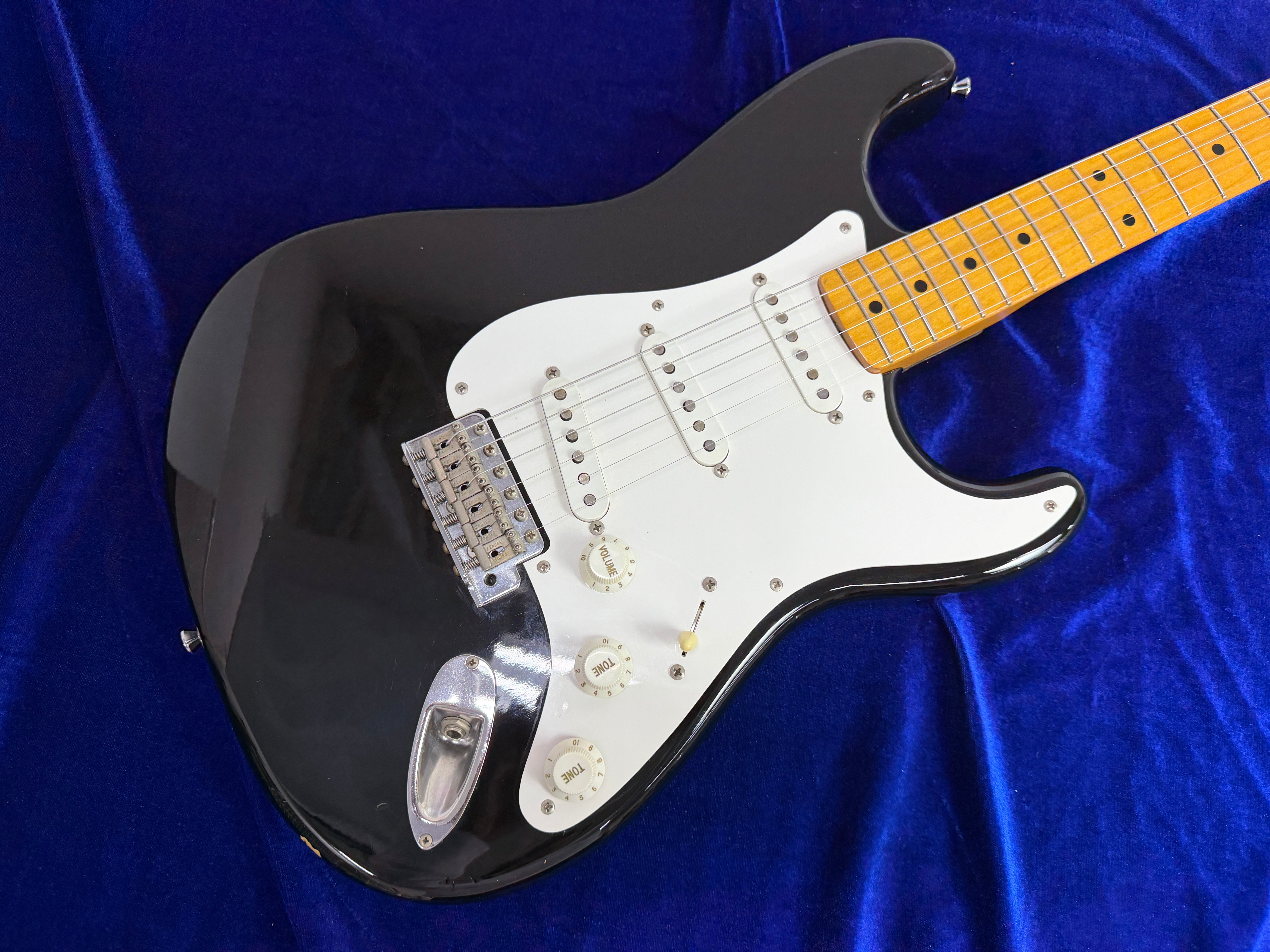FENDER JAPAN ST57-58US Stratocaste Maple fingerboard Black w/Soft case