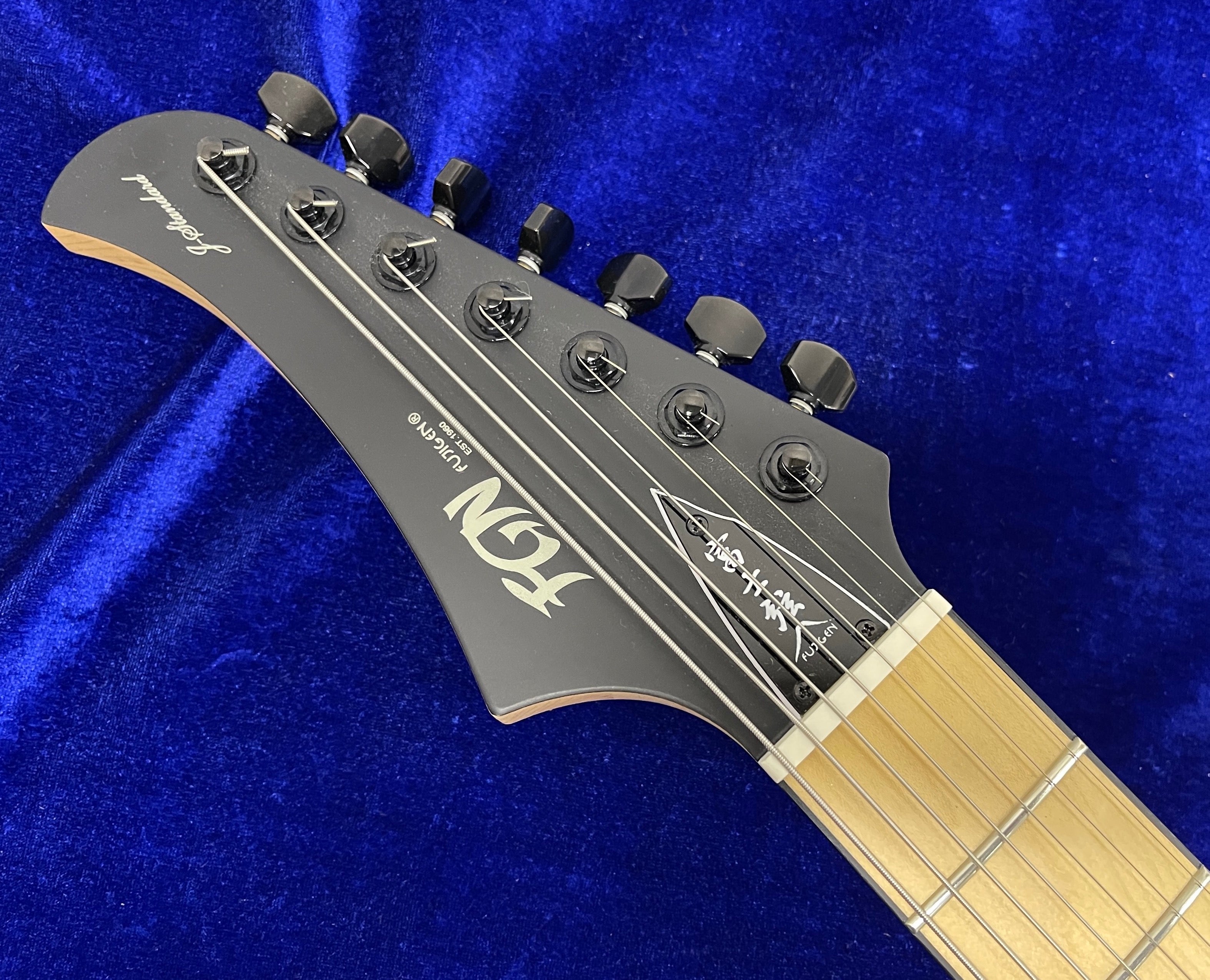 FUJIGEN JMY7-ASH-M Ash body Walnut neck Maple fingerboard Black w/Gig case