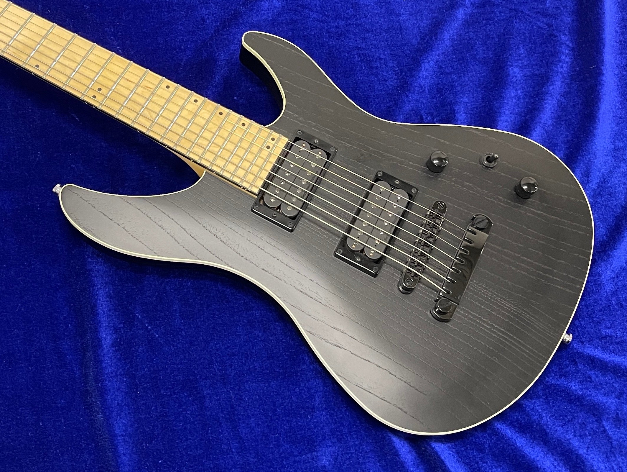 FUJIGEN JMY7-ASH-M Ash body Walnut neck Maple fingerboard Black w/Gig case