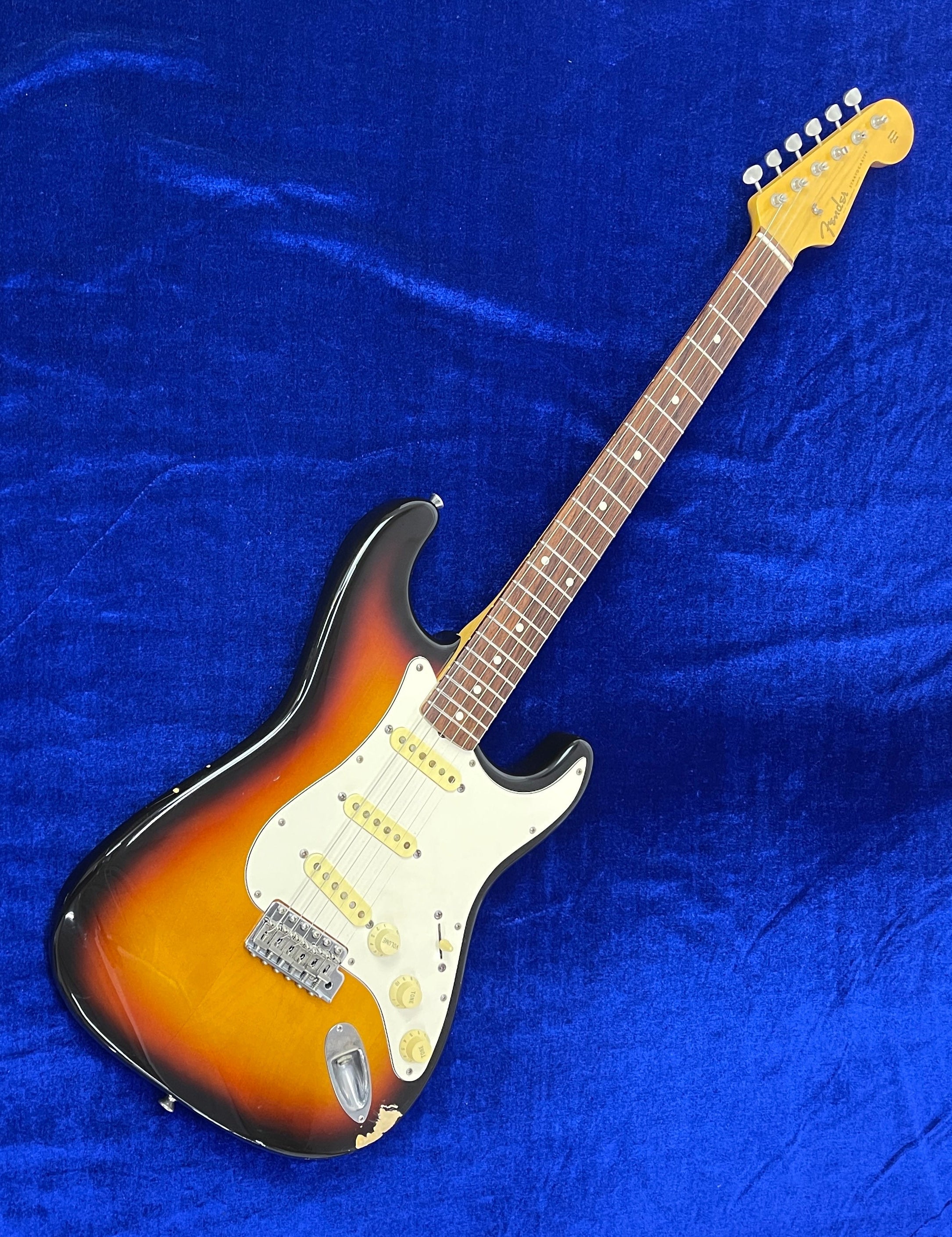 Used Fender Japan ST-40 (ST-362) 3Tone Sunburst 1995-1996 Basswood w/Soft Case