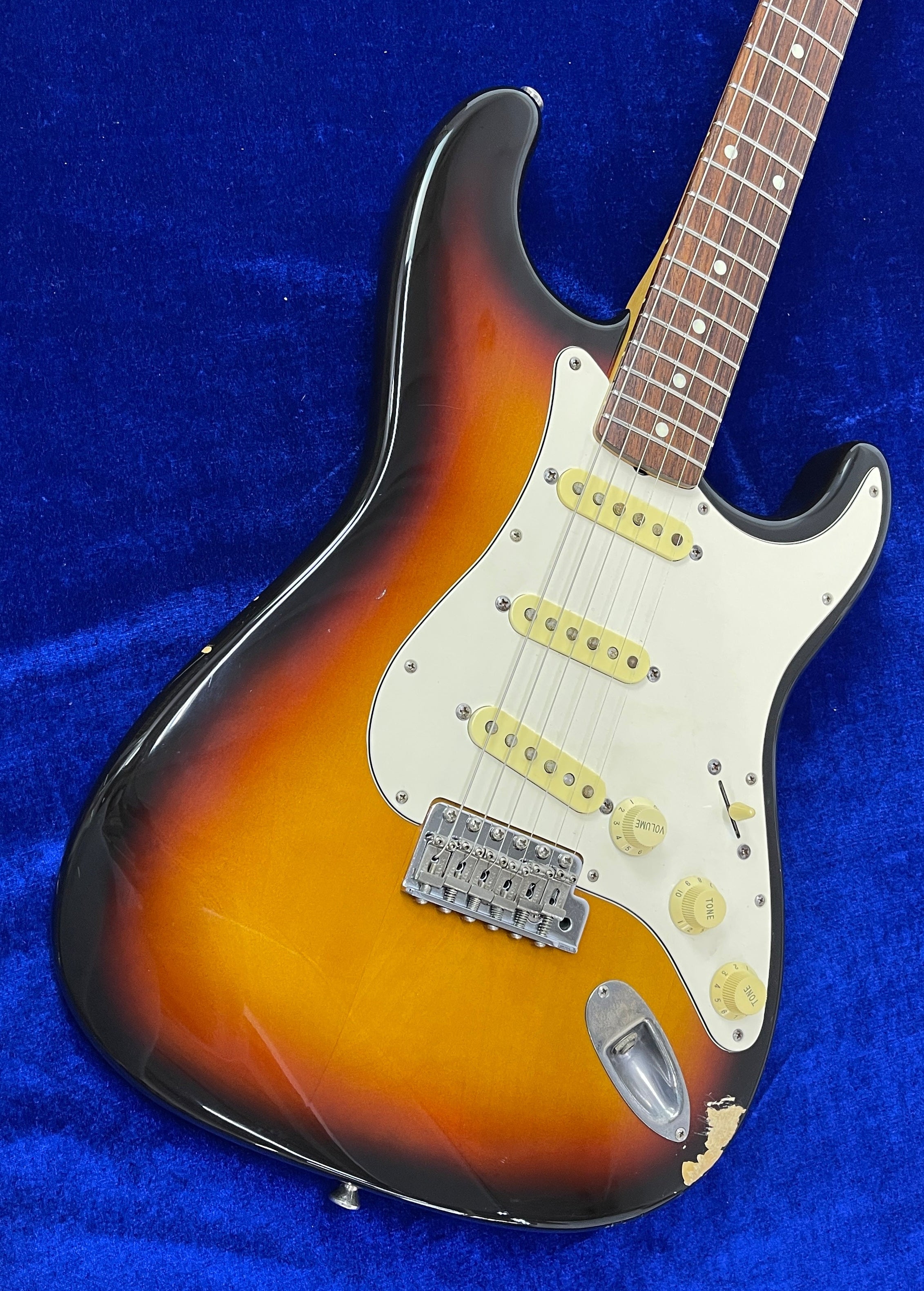 Used Fender Japan ST-40 (ST-362) 3Tone Sunburst 1995-1996 Basswood w/Soft Case