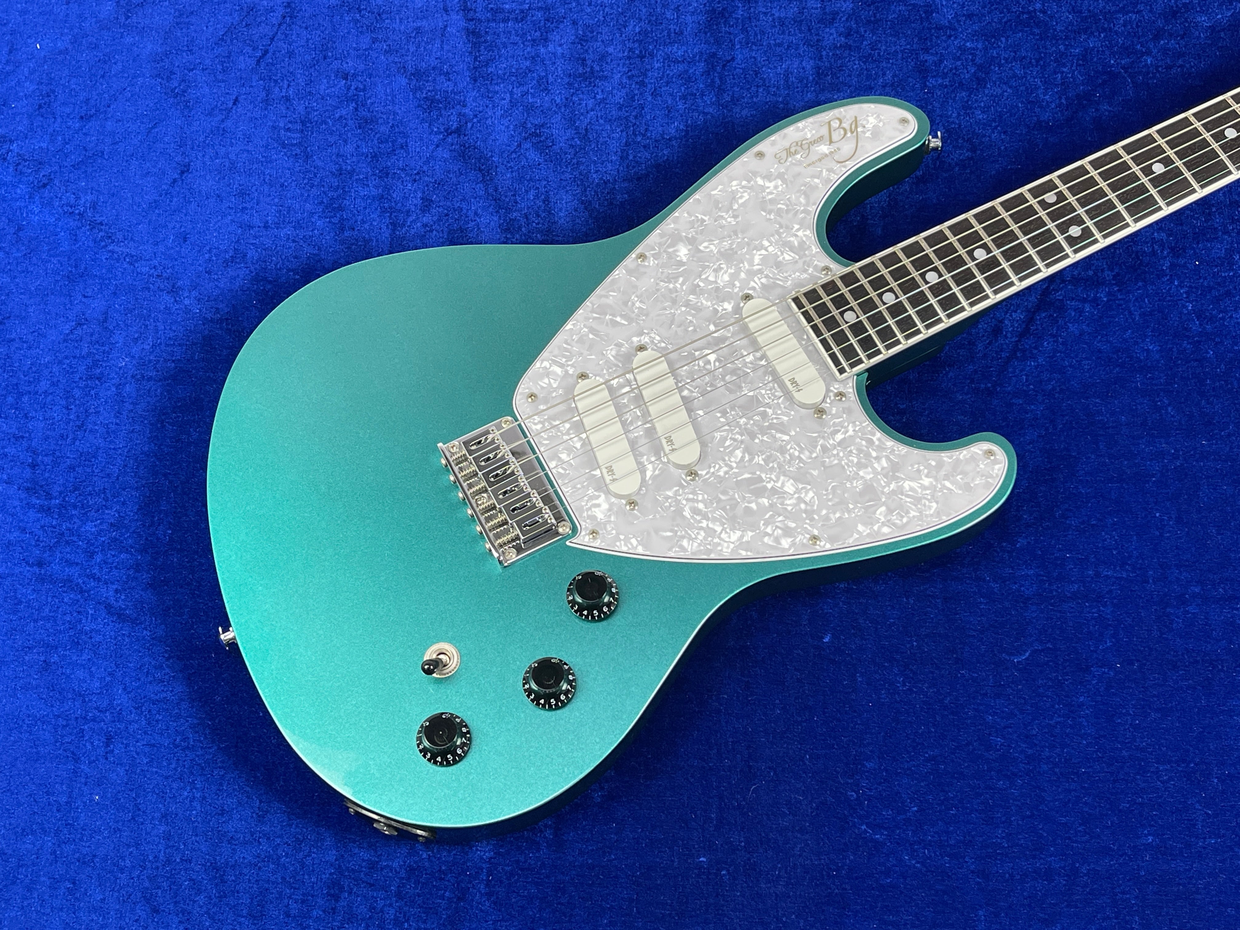 Greco BG-800 Basswood Body Rosewood Fingerboard Metallic Green w/Soft Case