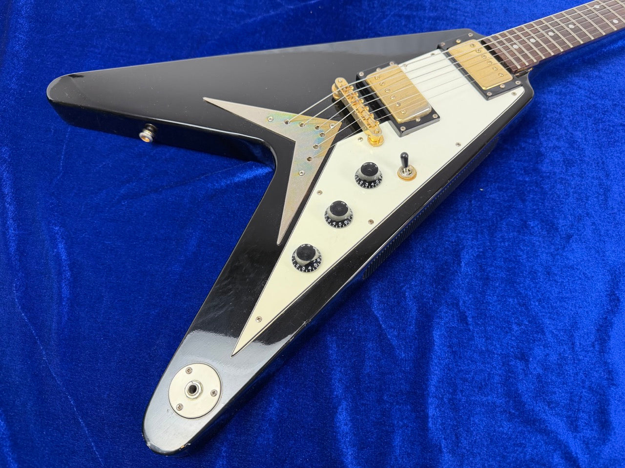 EPIPHONE FLYING V Mahogany body Mahogany neck Laurel fingerboard Black