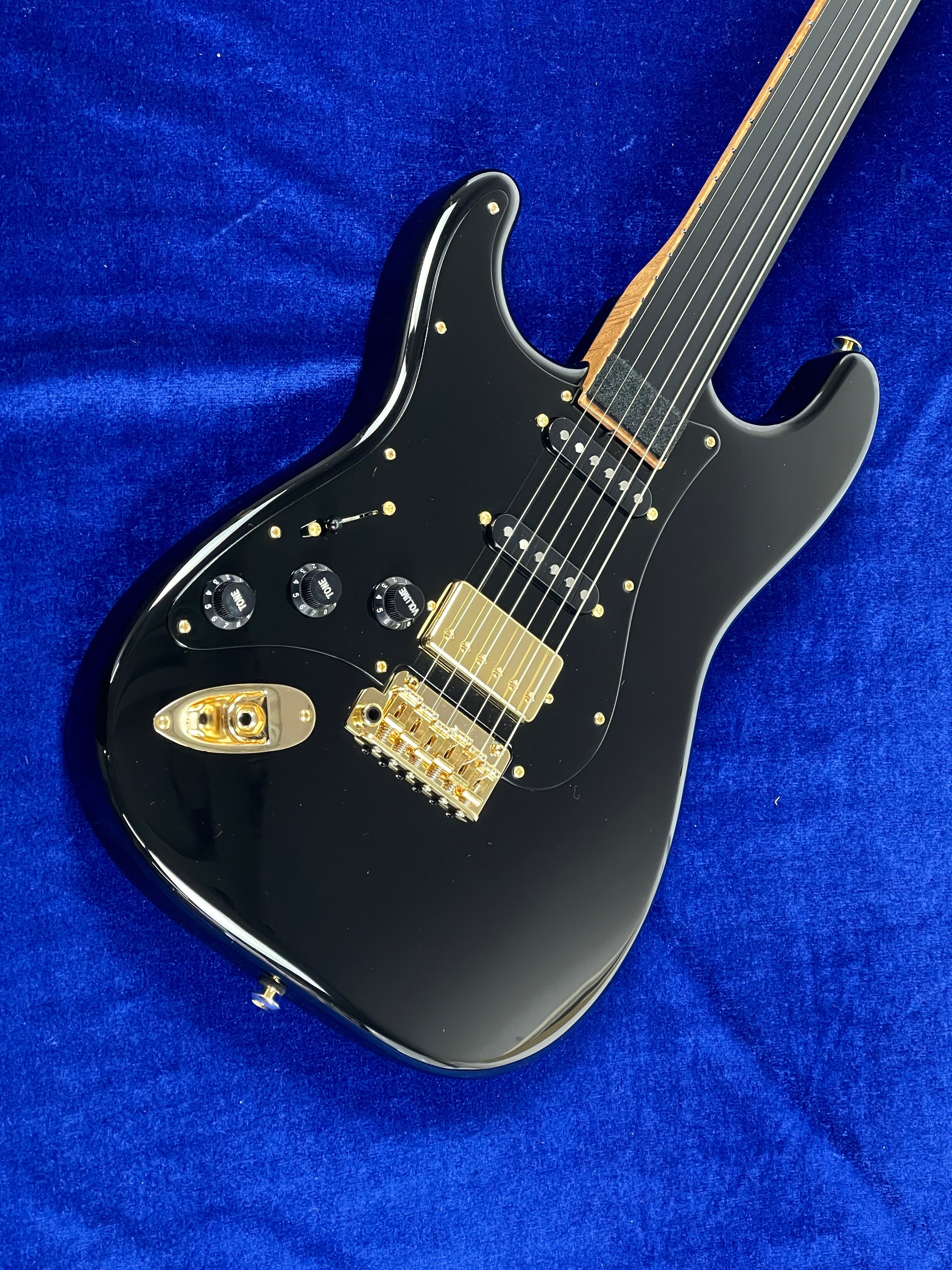 Suhr Mateus Asato Signature Series Classic S Left-handed Black w/Hard case