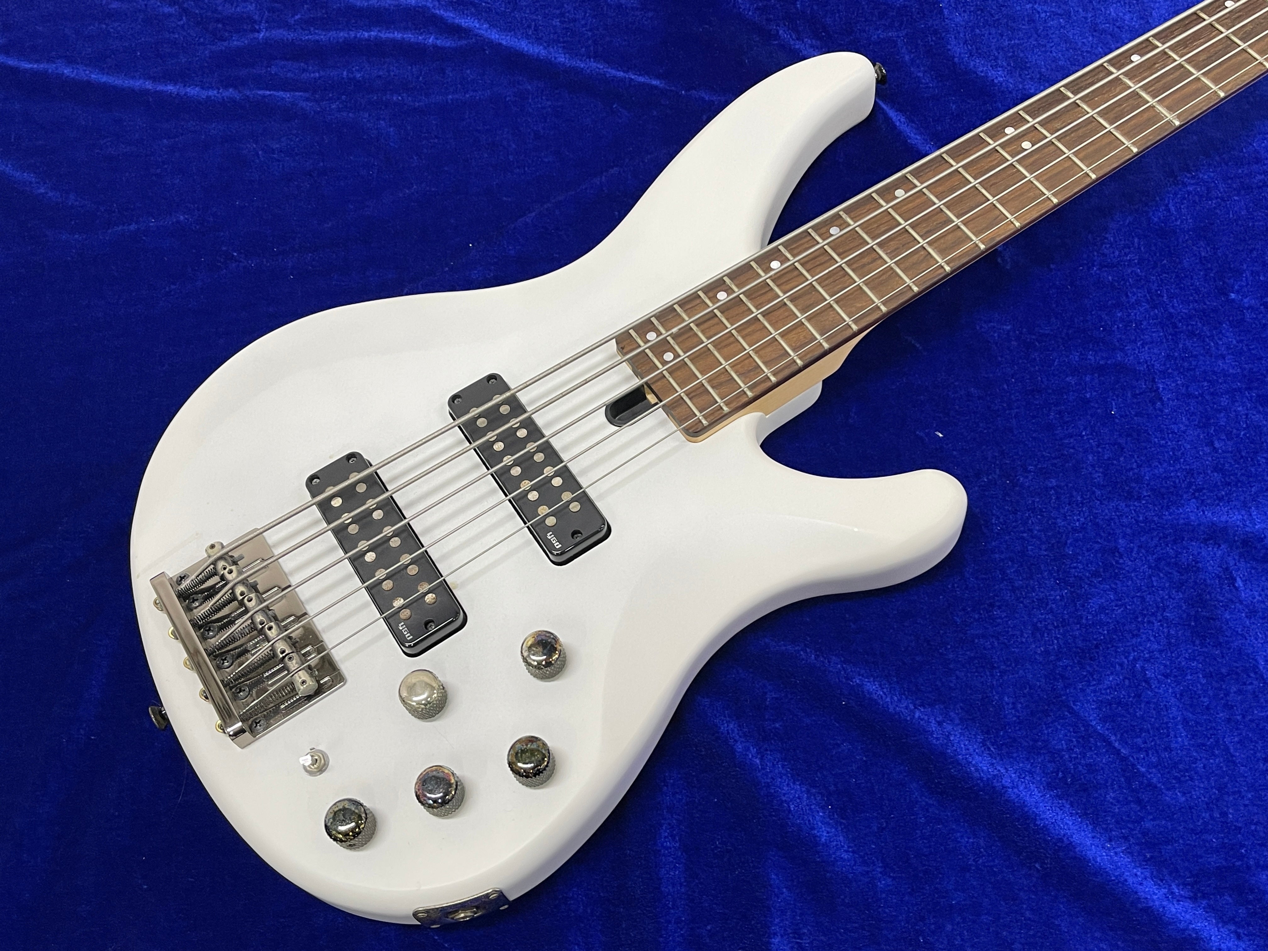 YAMAHA TRBX305 Mahogany Body Rosewood Fingerboard 5st White w/Soft Case